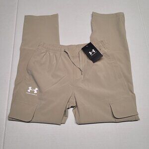 Under armour Boy’s NWT icon woven pant size Medium color khaki